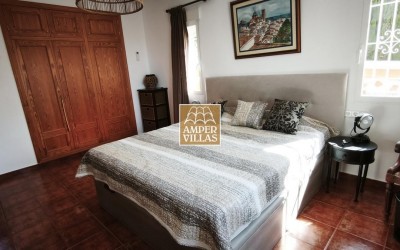 Spacious villa with guest apartment within short distance of the center of Altea la Vella.